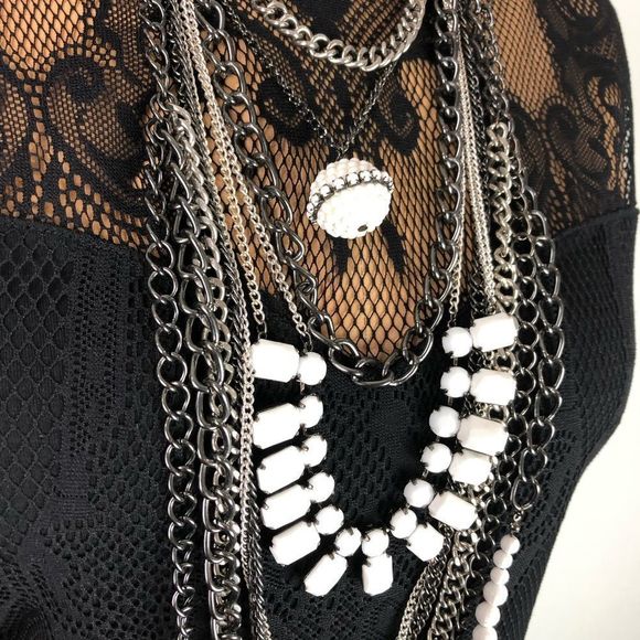 EXPRESS- multi layered necklace - Picture 2 of 4